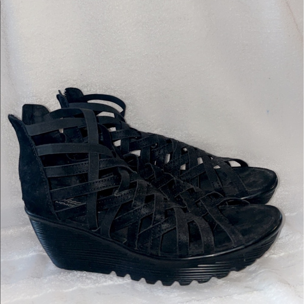 Crisscross Black Wedges